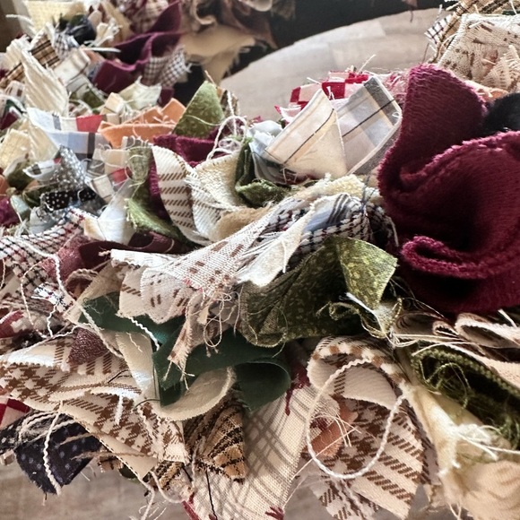 Handmade rag wreath - Picture 3 of 11